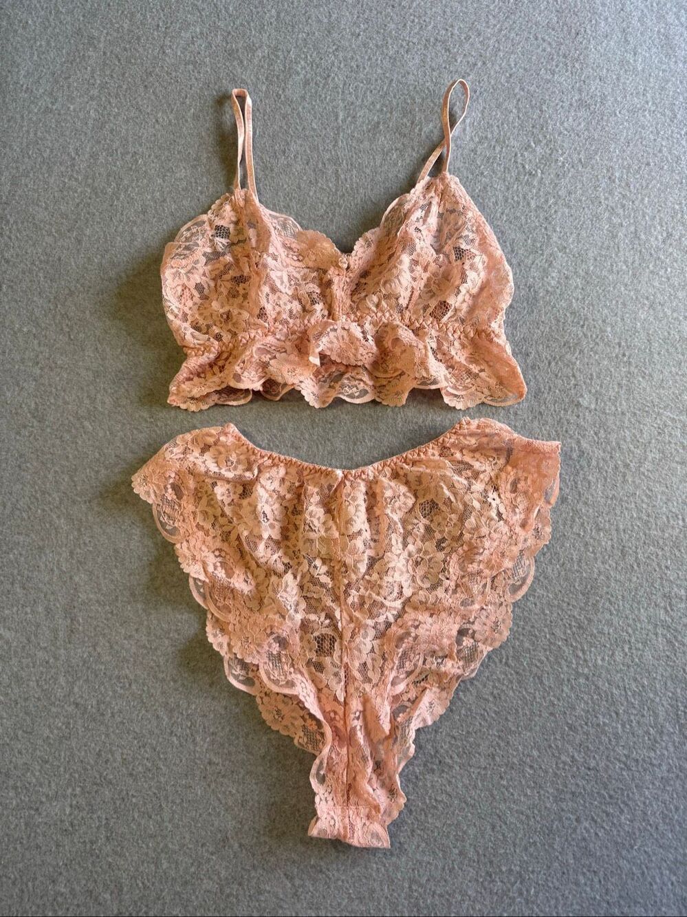 vintage gold tag Victoria’s Secret coquette peachy-pink romantic lace bralette p